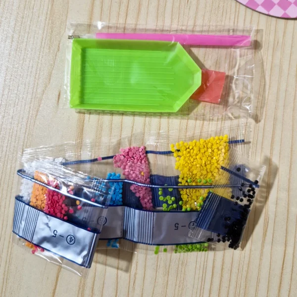 بازی آموزشی مدل نقاشی الماسی ۳عدد شخصیت سانریو - Image 3